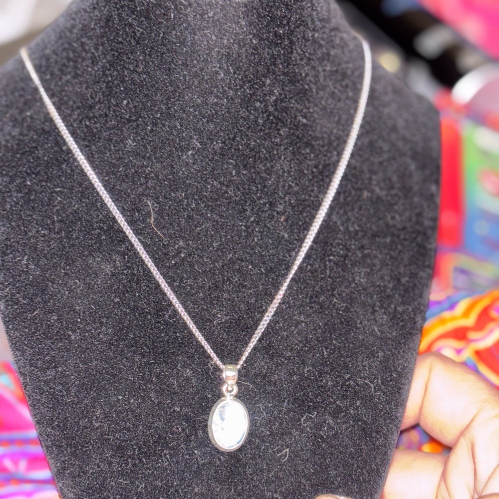 Elegant 925 Silver Moonstone Pendant on 18” Necklace - Picture 3 of 5